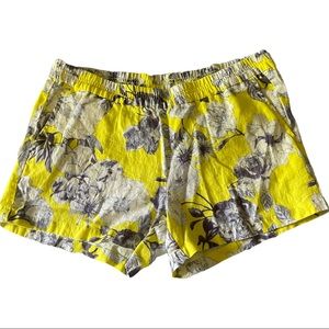 Kut From The Kloth elastic waist linen shorts. Size 10 excellent condition